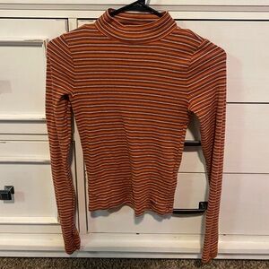 Hollister long sleeve, size S.